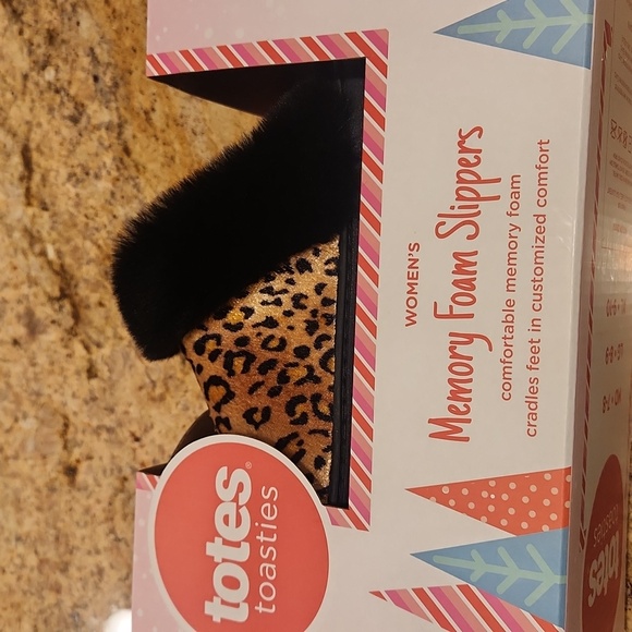 TOTES TOASTIES Cheetah Animal Print Memory Foam Slippers. NEW! Holiday Gift Idea - Picture 16 of 16